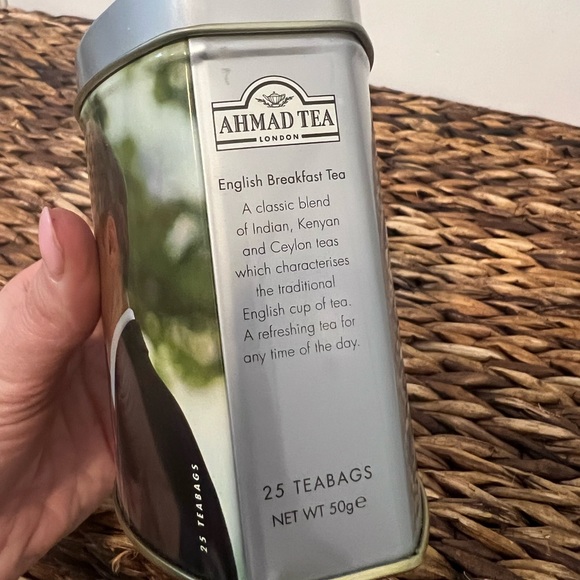 Authentic Royal Wedding 2011 Tea Tin - Prince William and Kate Middleton - Picture 3 of 4